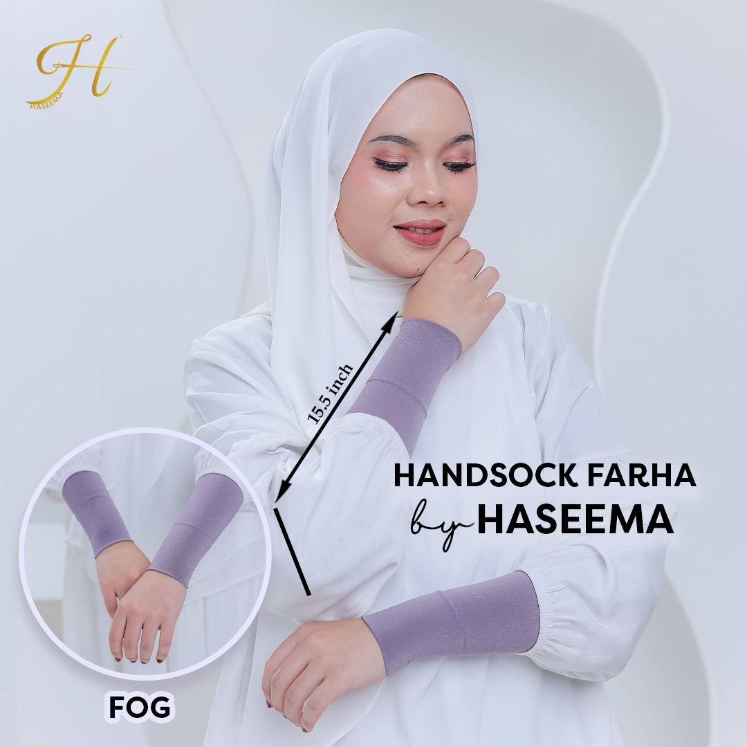 Handsock Farha in Fog