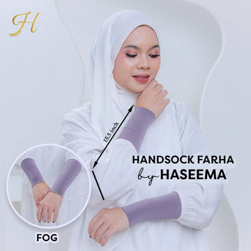 Handsock Farha in Fog